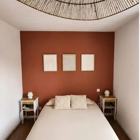 De 55m2 Pour 2 A 3 Personnes, Au Coeur De La Bastide, Draps, Serviettes, Wifi, Clim Et Inclus *