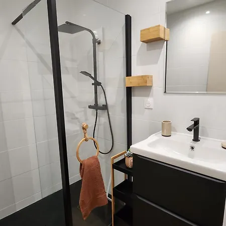 De 55m2 Pour 2 A 3 Personnes, Au Coeur De La Bastide, Draps, Serviettes, Wifi, Clim Et Inclus * Vianne
