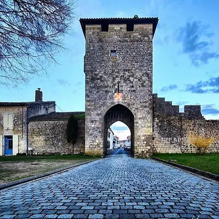 De 55m2 Pour 2 A 3 Personnes, Au Coeur De La Bastide, Draps, Serviettes, Wifi, Clim Et Inclus
