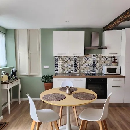 De 55m2 Pour 2 A 3 Personnes, Au Coeur De La Bastide, Draps, Serviettes, Wifi, Clim Et Inclus